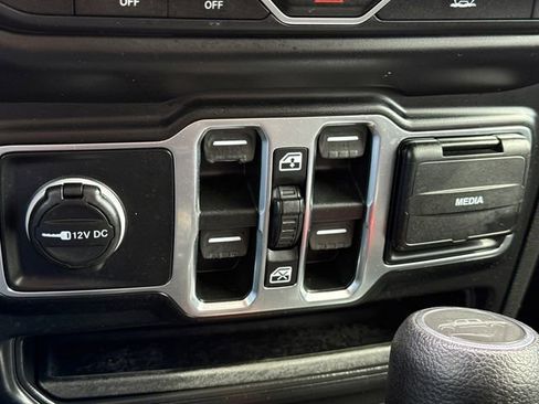 Certified 2021 Jeep Gladiator Willys image 28