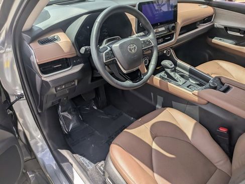 Certified 2025 Toyota Grand Highlander AWD image 9