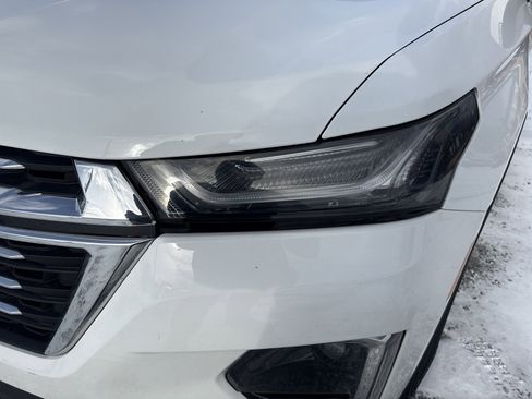 Used 2023 Chevrolet Traverse LT image 3