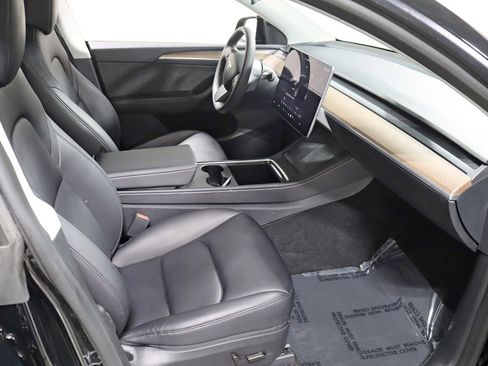 Used 2024 Tesla Model Y Long Range image 33