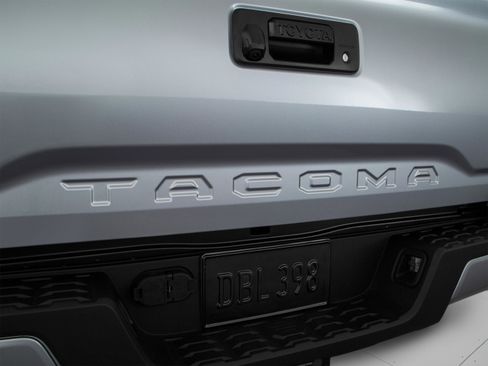 Used 2017 Toyota Tacoma TRD Sport w/ Premium & Technology Package AWD/4WD image 88