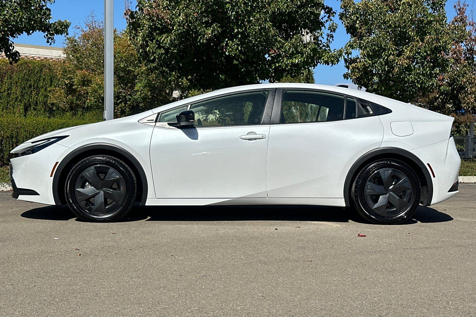 Certified 2026 Toyota Prius Plug-In Hybrid FWD image 8