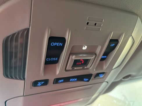 Used 2021 Toyota Highlander Limited image 25