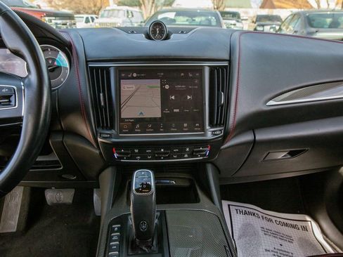 Used 2021 Maserati Levante GranLusso image 15