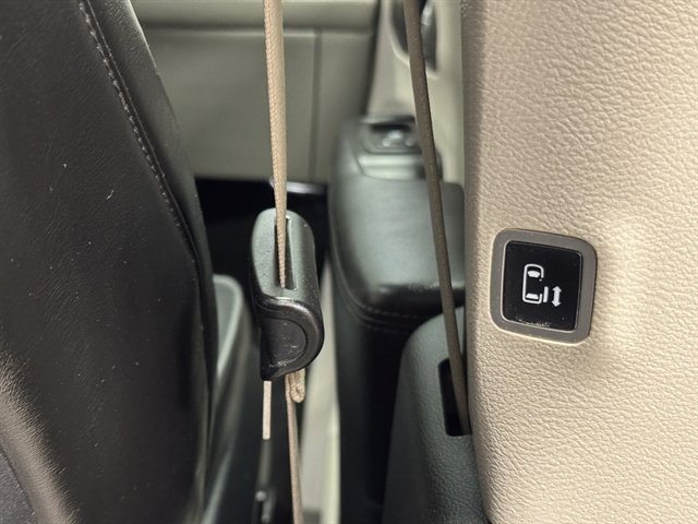Used 2019 Chrysler Pacifica Limited FWD image 16
