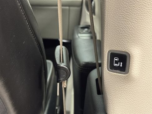 Used 2019 Chrysler Pacifica Limited FWD image 16
