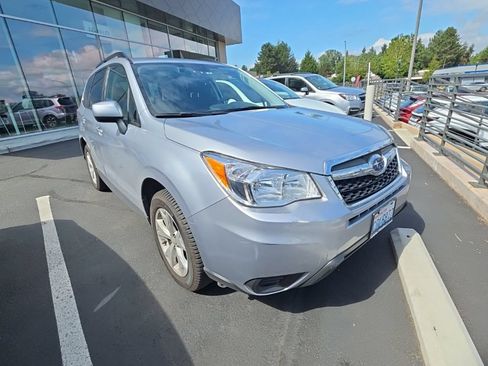 Used 2015 Subaru Forester 2.5i Premium AWD/4WD image 2