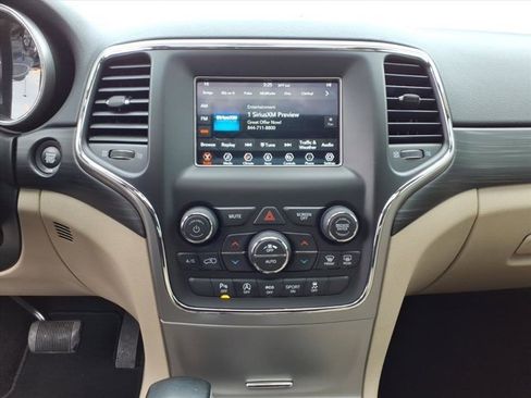 Used 2021 Jeep Grand Cherokee Laredo image 10