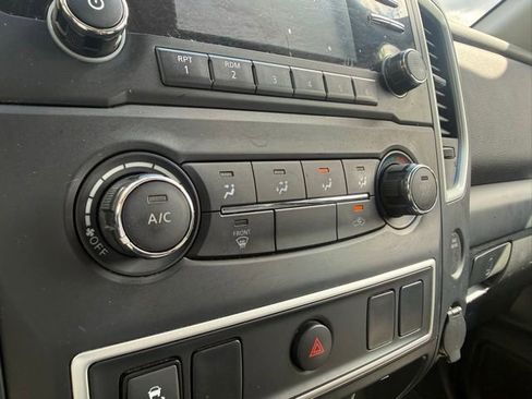 Used 2017 Nissan Titan 4x4 Crew Cab image 21