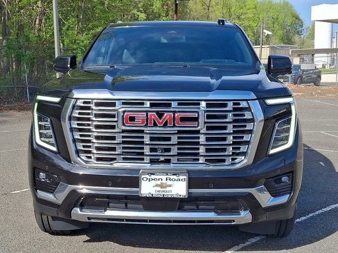 Used 2025 GMC Yukon Denali AWD/4WD image 2