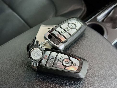 Certified 2019 Ford Explorer Limited w/ Ford Safe & Smart Package image 23