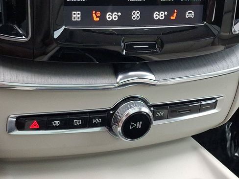 Certified 2024 Volvo XC60 B5 Plus w/ Protection Package Premier AWD/4WD image 17