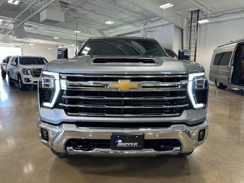 Used 2025 Chevrolet Silverado 2500 LTZ w/ LTZ Convenience Package image 2