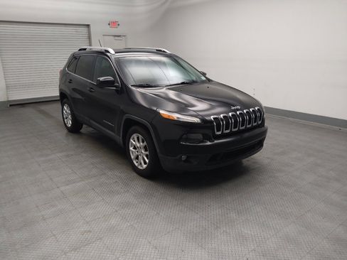Used 2015 Jeep Cherokee Latitude FWD image 13