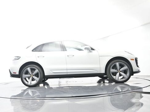 Certified 2025 Porsche Macan AWD/4WD image 53