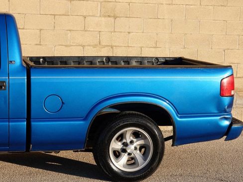 Used 2000 Chevrolet S10 Pickup LS w/ Preferred Equipment Group image 13