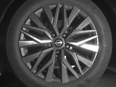 Used 2025 Nissan Altima 2.5 SV FWD image 14