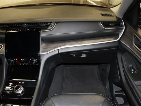 Used 2021 Jeep Grand Cherokee L Limited image 32