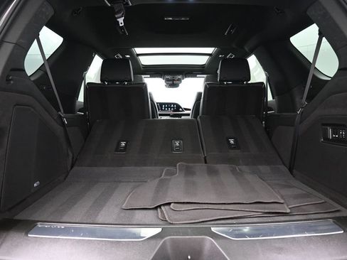 Used 2023 Cadillac Escalade Premium Luxury AWD/4WD image 25
