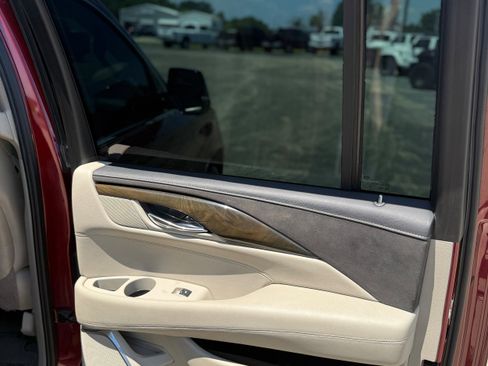 Used 2020 Cadillac Escalade ESV Premium Luxury image 12