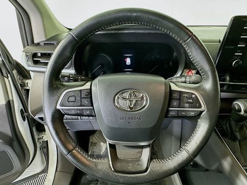 Used 2021 Toyota Sienna XLE image 13