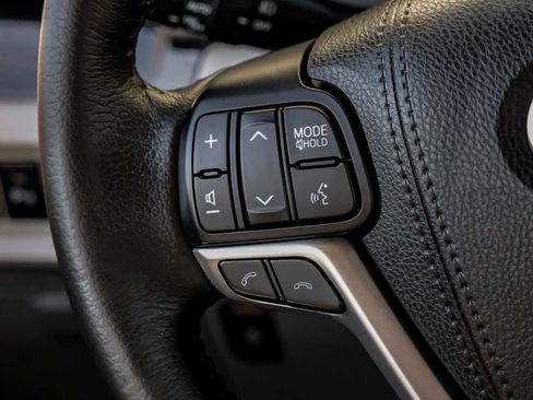 Used 2018 Toyota Sienna XLE image 19