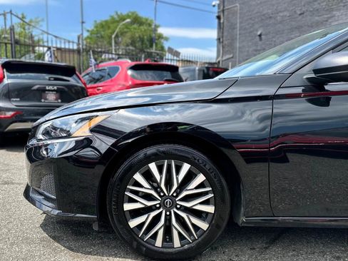 Used 2025 Nissan Altima 2.5 SV FWD image 7