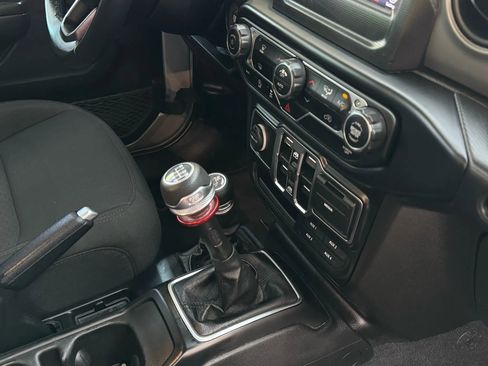 Used 2022 Jeep Gladiator Sport image 7