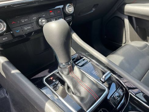Used 2025 Jeep Compass Trailhawk AWD/4WD image 41