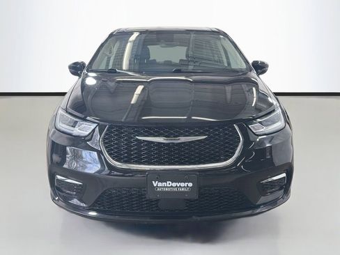 Used 2024 Chrysler Pacifica Limited FWD image 3
