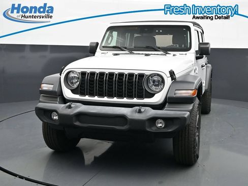 Used 2024 Jeep Wrangler Unlimited Sport AWD/4WD image 4