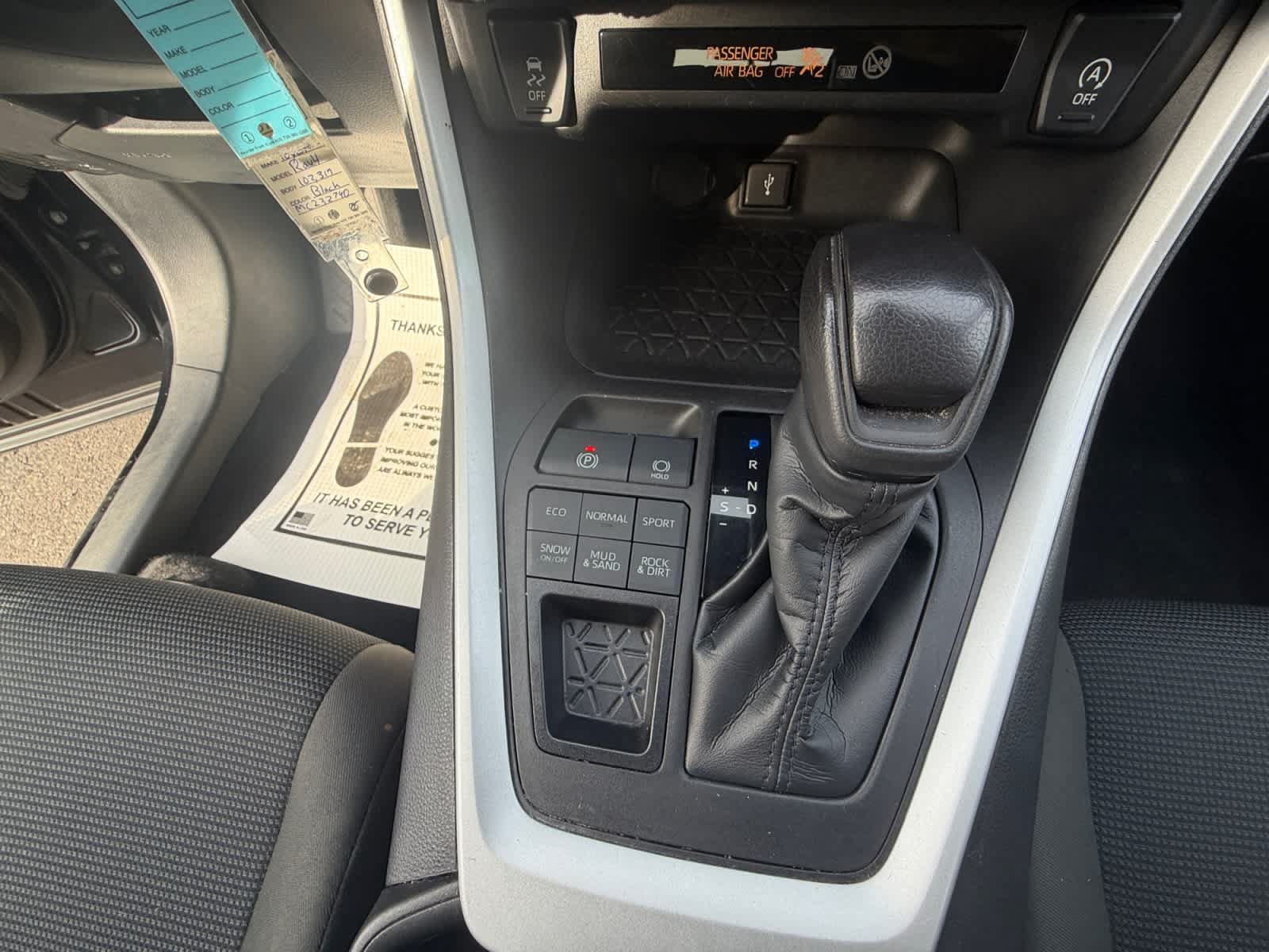Used 2021 Toyota RAV4 LE w/ Carpet Mat Package (TMS) AWD/4WD image 32