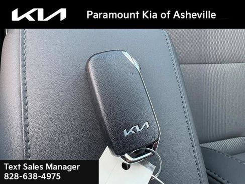 Certified 2025 Kia Niro EX FWD image 28