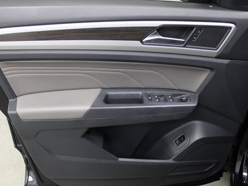 Used 2021 Volkswagen Atlas SE image 11