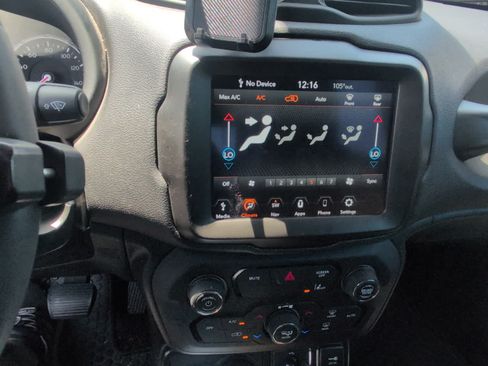Used 2022 Jeep Renegade Latitude AWD/4WD image 11