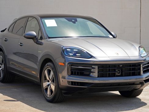 Used 2024 Porsche Cayenne Coupe AWD/4WD image 57
