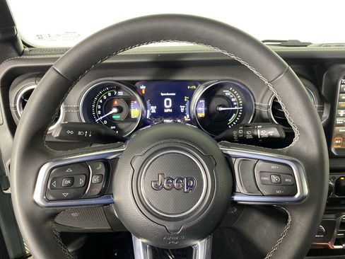 Used 2023 Jeep Wrangler Sahara image 22