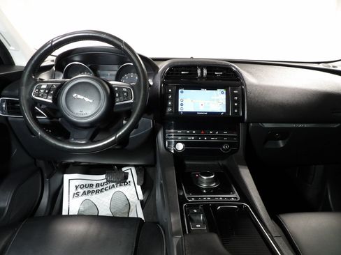 Used 2018 Jaguar F-PACE Premium AWD/4WD image 17
