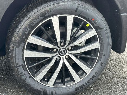 New 2025 Nissan Pathfinder Platinum image 19