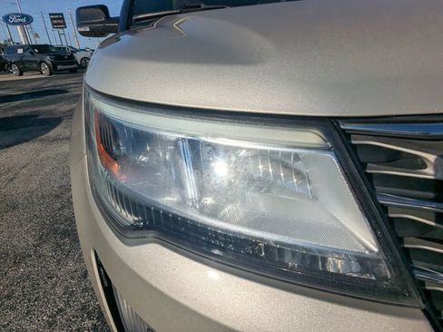 Used 2017 Ford Explorer XLT w/ Equipment Group 202A image 11