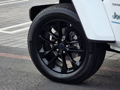 Used 2024 Jeep Wrangler Unlimited Sahara image 8