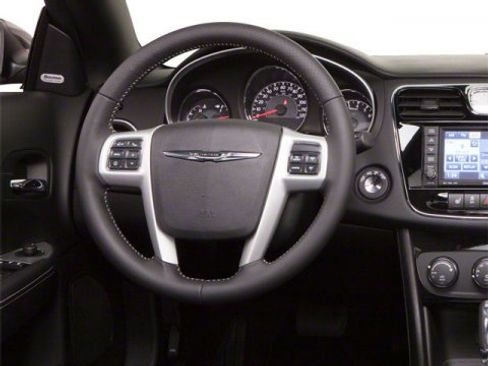 Used 2013 Chrysler 200 S image 9