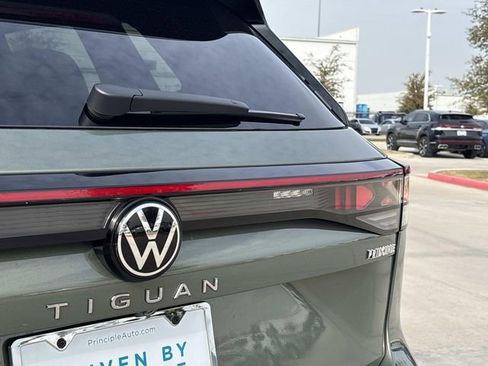 New 2026 Volkswagen Tiguan SEL R-Line image 5