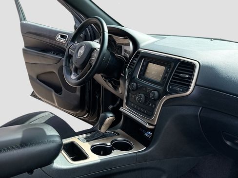Used 2017 Jeep Grand Cherokee Laredo AWD/4WD image 5