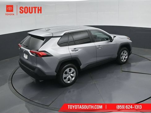 Used 2023 Toyota RAV4 LE AWD/4WD image 43