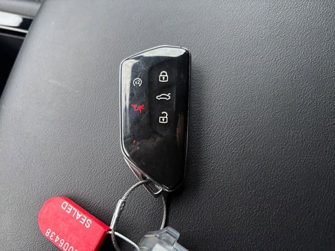 Used 2025 Volkswagen Atlas Cross Sport SE image 22