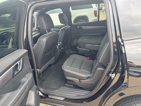 Used 2025 Buick Enclave Sport Touring image 9