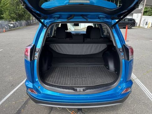 Used 2017 Toyota RAV4 XLE AWD/4WD image 12