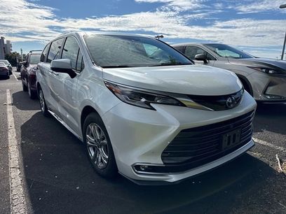 Certified 2023 Toyota Sienna Platinum