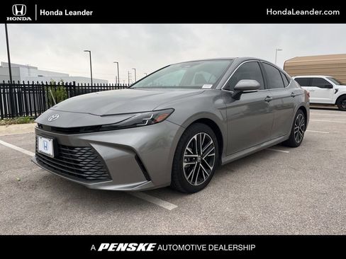 Used 2025 Toyota Camry XLE w/ Premium Package FWD image 1